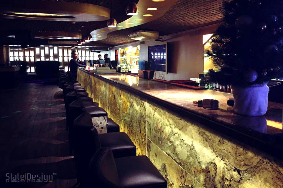 Barový pult v No 1. Pub